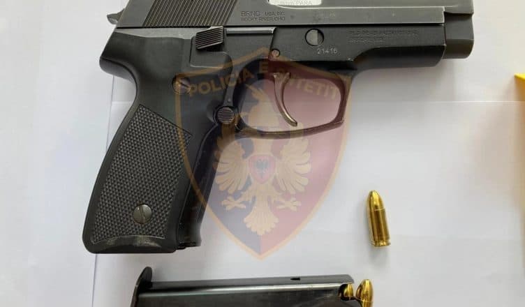 Parandalohet vrasja në Sarandë/ 37-vjeçari kapet me armë, kërcënonte 19-vjeçarin