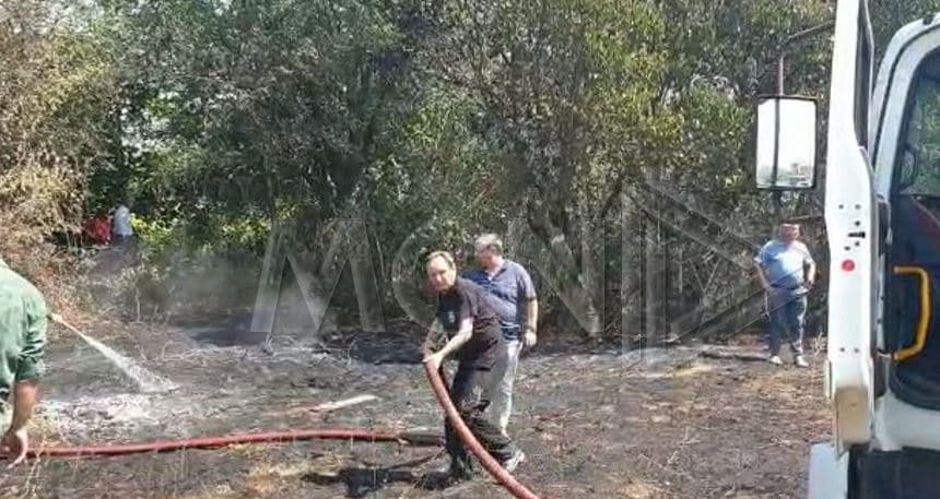 Zjarr në afërsi të vilës së presidentit, garda dhe zjarrfikësit shuajnë flakët (VIDEO)