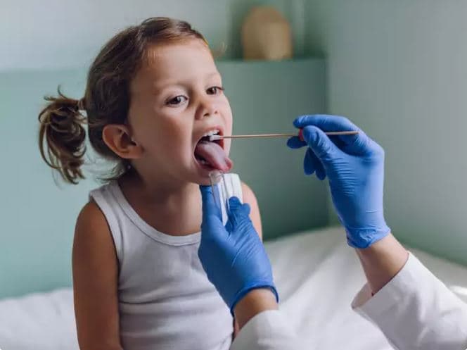 Varianti Delta prek më shumë fëmijët dhe adoleshentët, zgjidhja e vetme vaksinimi