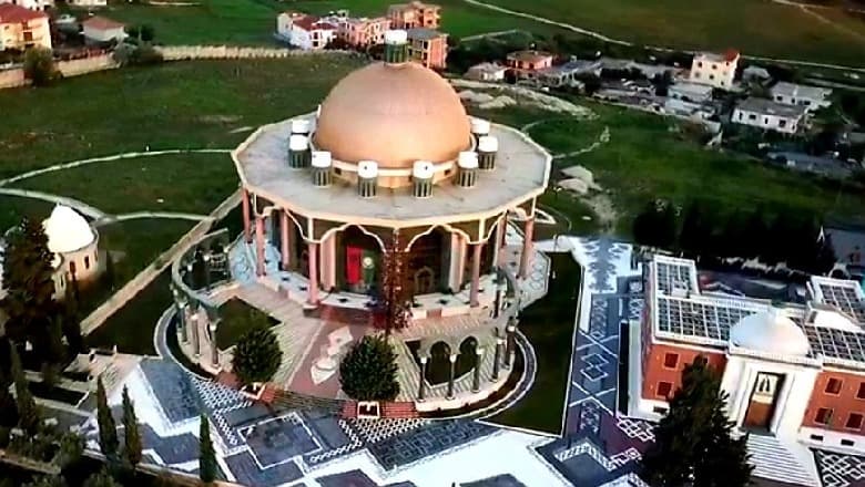 Afganët në Shqipëri, Kryegjyshi Botëror-shqiptarëve: Pranoni këta njerëz të pafajshëm