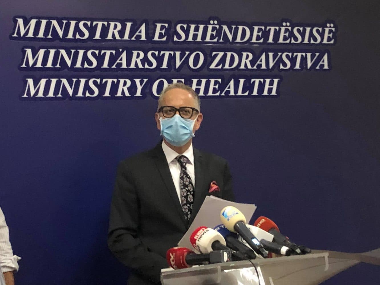 Kosova kthen masat antiCovid: Mbyllen klubet e natës, restorantet dhe dasmat deri në ora 22:30