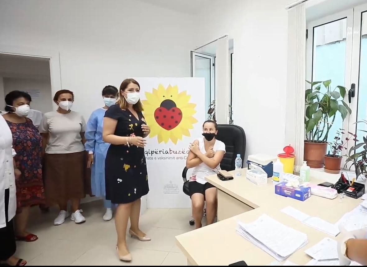    Manastriliu: Katër poliklinikat në Tiranë do të shërbejnë si qendra vaksinimi