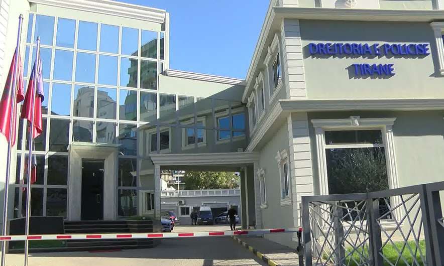 Transportonte emigrantë të paligjshëm drejt Malit të Zi/ Arrestohet 19-vjeçari nga Tirana