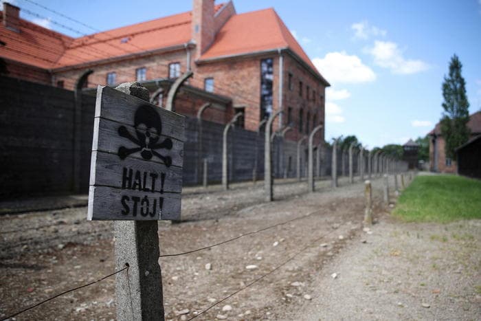 Polonia mund të ndalojë vizitat e izraelitëve në kampet e shfarosjes