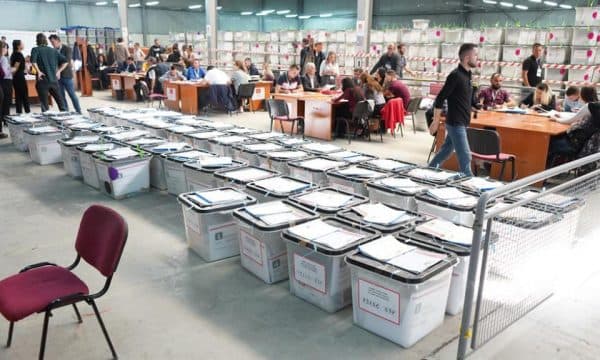 Pas kërkesës së presidentes Osmani, BE do monitorojë zgjedhjet në Kosovë