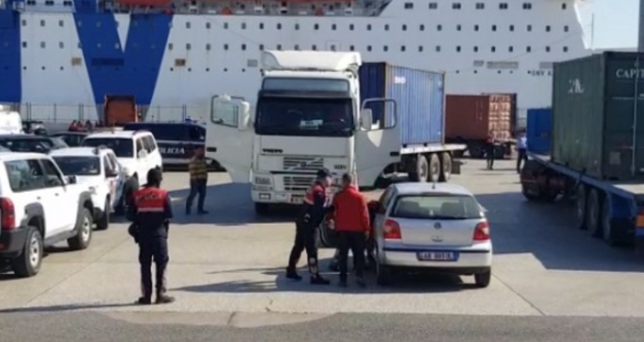 11 kg kokainë në kontejnerin me banane/ GJKKO lë në burg menaxherin e kompanisë “Alba Exotic fruit” (VIDEO)
