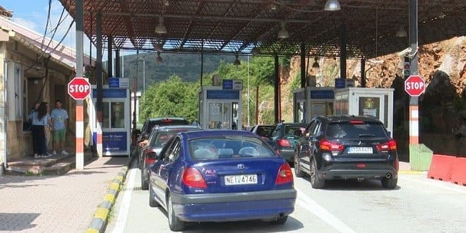 Radhë kilometrike makinash në Kapshticë