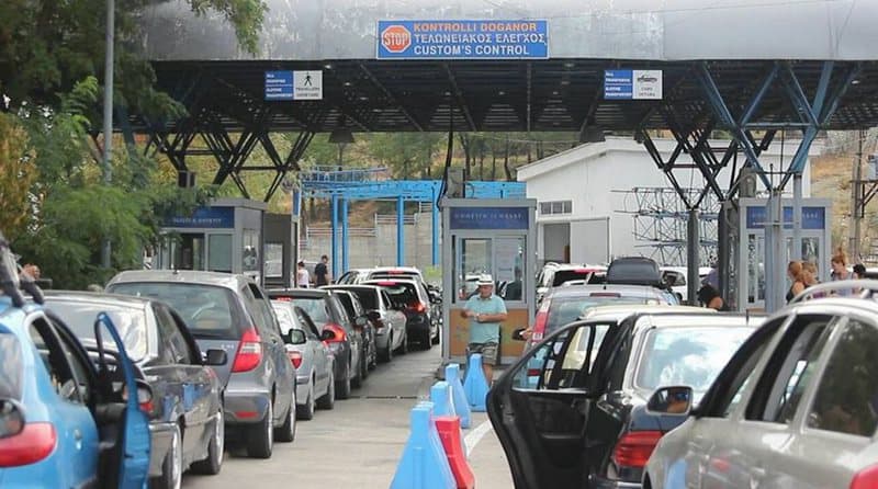 Radhë të gjata në Kakavijë, pala greke kryen kontrolle dhe rapid test