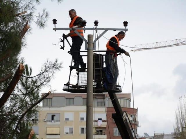 Punimet në kabinat elektrike, dy zonat që mbeten pa energji