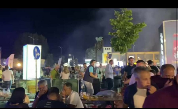 Korçë, hidhet gaz lotsjellës gjatë koncertit të Goran Bregoviç