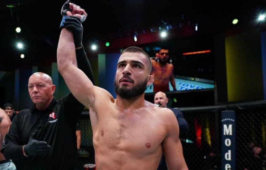 I mjafton një raund, boksieri shqiptar merr fitoren e parë në UFC (VIDEO)