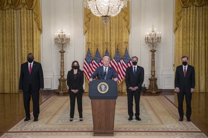 Biden do të përdorë aviacionin civil për evakuimin e afganëve