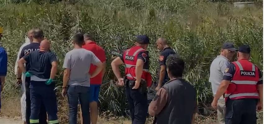 Marinzë/ Makina përfundon në kanal, dy viktima (VIDEO)