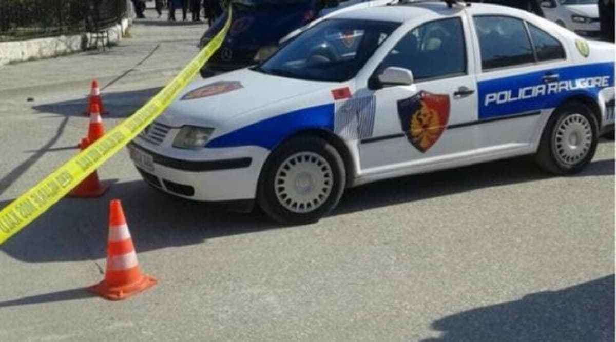 26-vjeçari përplas makinën e policisë me motomjet, 3 të plagosur