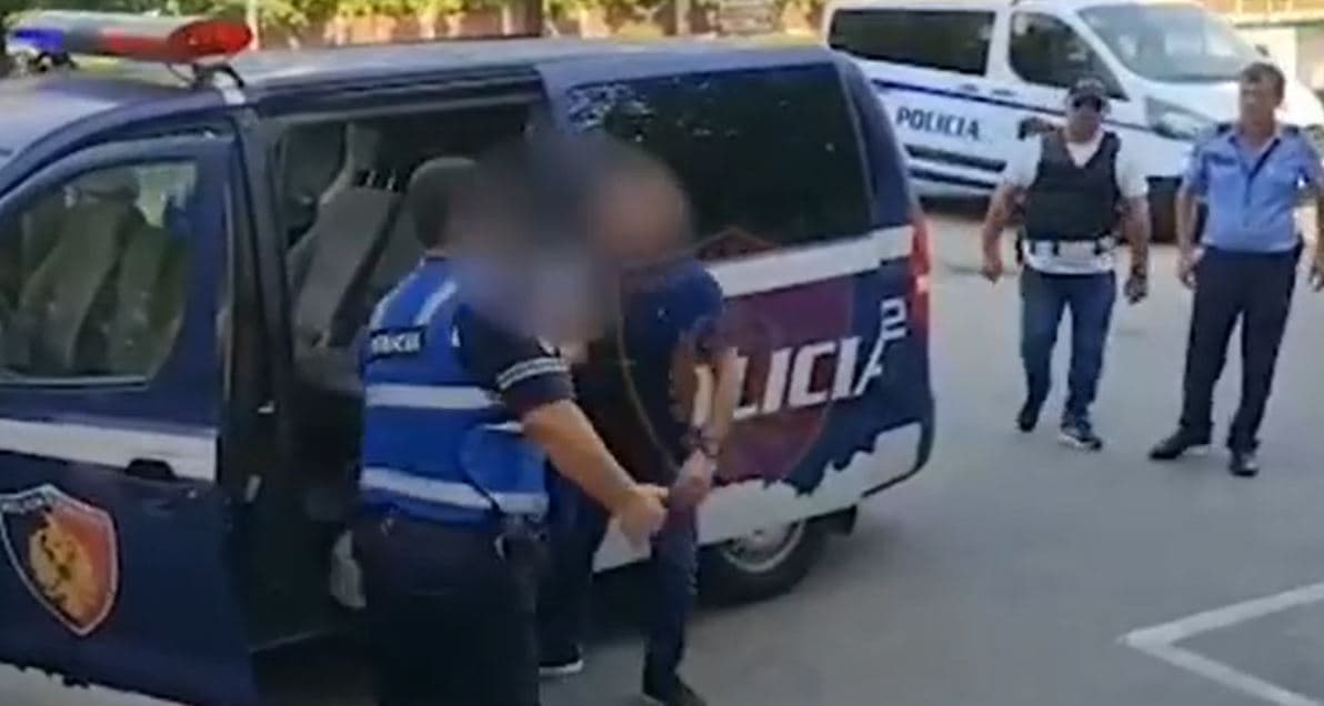Qarkullonte me armë zjarri, kapet në një lokal të Tiranës 48-vjeçari