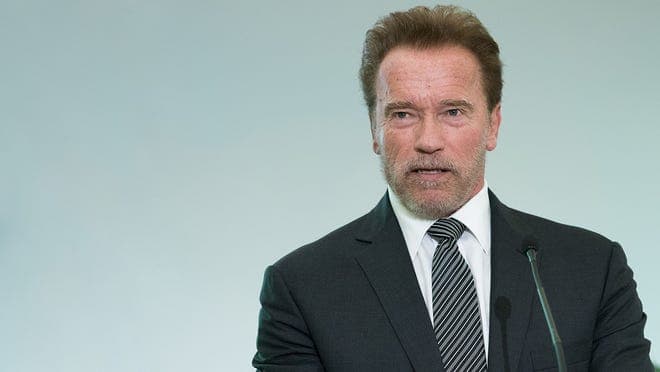 Sponsori penalizon Schwarzenegger pas deklaratave anti-maska
