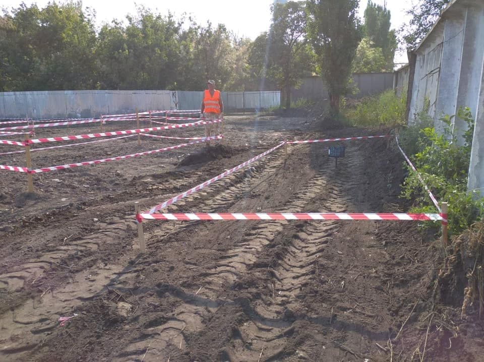 Ukrainë, gjendet një varr masiv i epokës së Stalinit