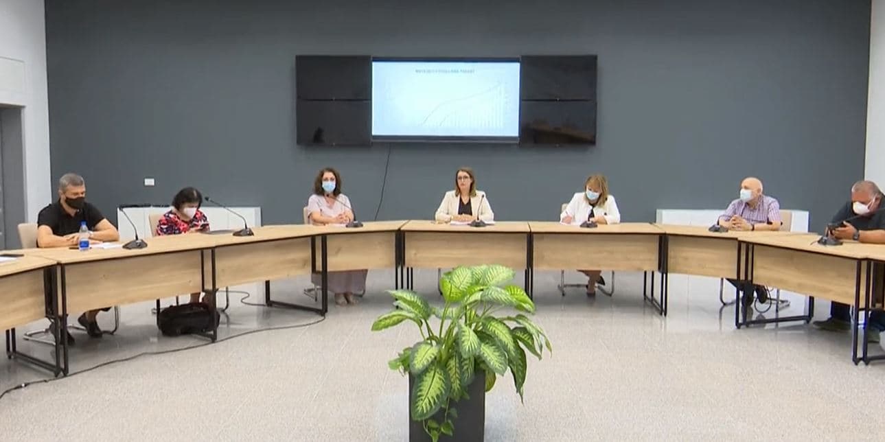 Manastirliu: Vaksinim me detyrim për arsimtarët, stafet mjekësore dhe studentët