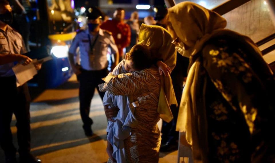 Mbërrijnë në Shqipëri 150 afganë të tjerë (VIDEO)