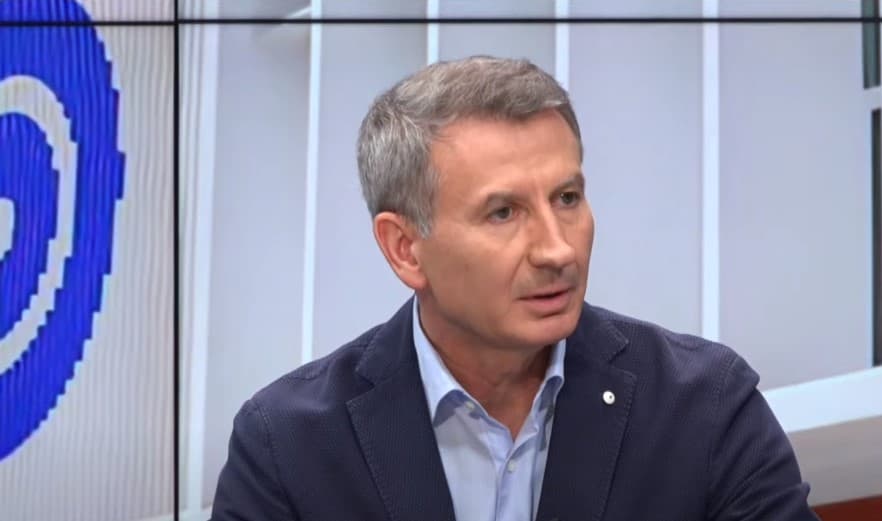 Basha e la jashtë Kryesisë, Kadilli: Topi është i imi, penalltinë e gjuaj vetë