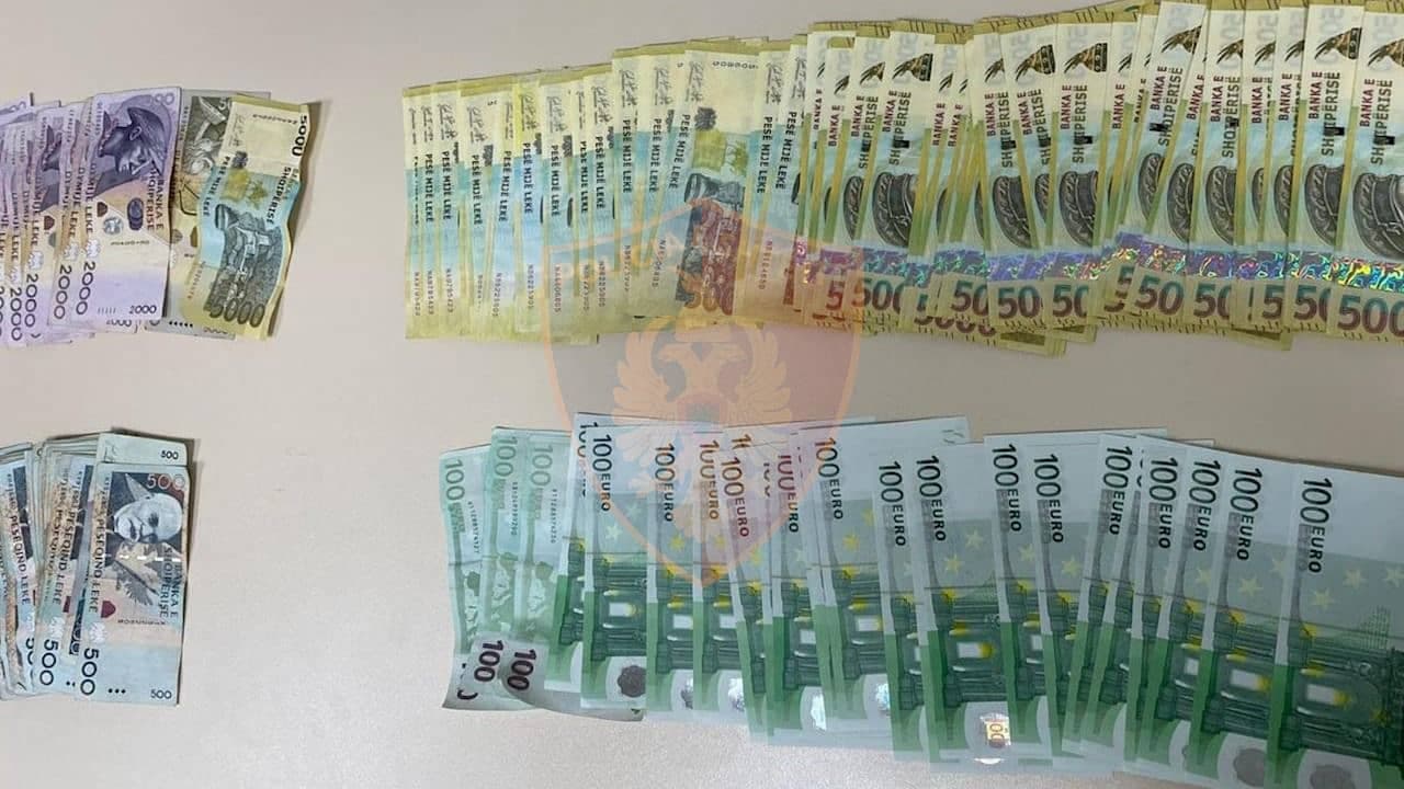 Mijëra euro të falsifikuara dhe tritol në banesë, pranga 35-vjeçarit në Shkodër