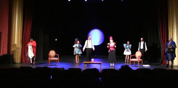 “Një zonjë nga Argjentina”, çel siparin e shfaqjeve në teatrin “Skampa” (VIDEO)