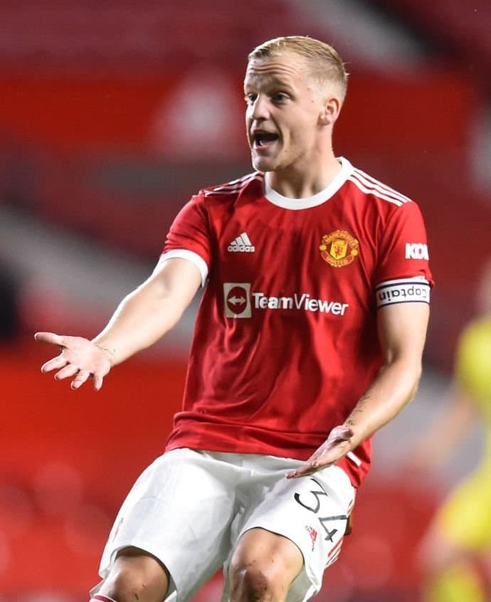Manchester United refuzon largimin e Van de Beek