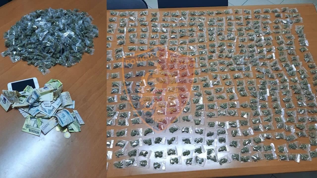 Shpërndanin doza kanabis te Pazari i Ri dhe Medreseja, 3 të rinj në pranga