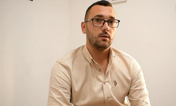 Korça hap dyert e shkollave për nxënësit, mësuesit ngurojnë të vaksinohen