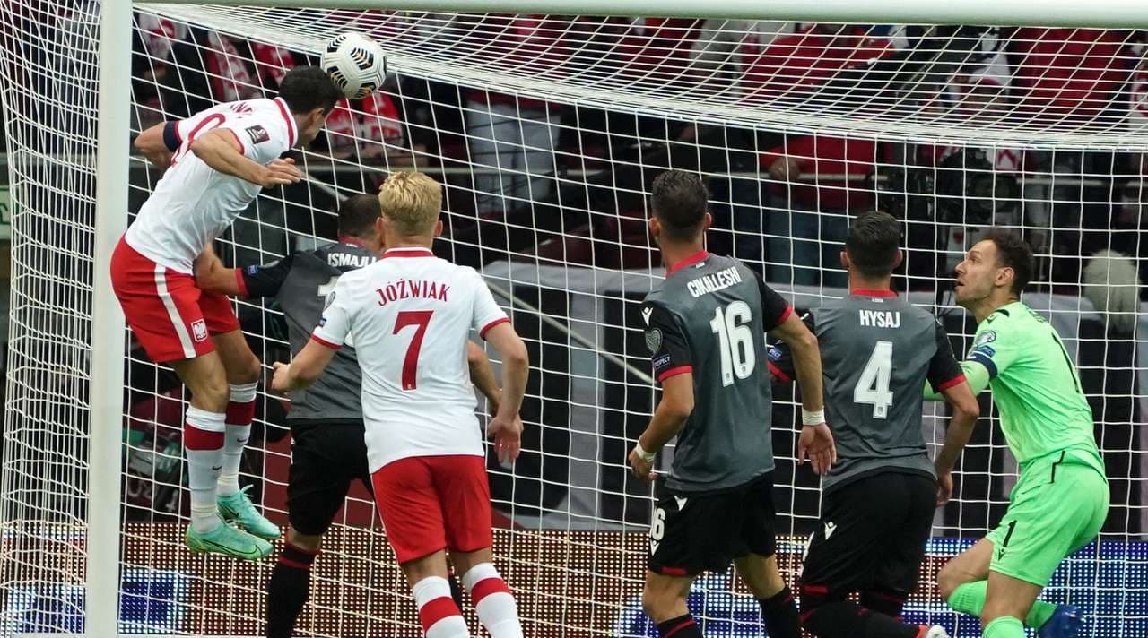 Cikalleshi i përgjigjet Lewandowskit me gol, por Shqipëria e mbyll në disavantazh pjesën e parë
