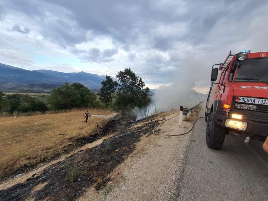 Vatër masive zjarri në Gjirokastër, dyshohet se u ndez nga banorë të zonës