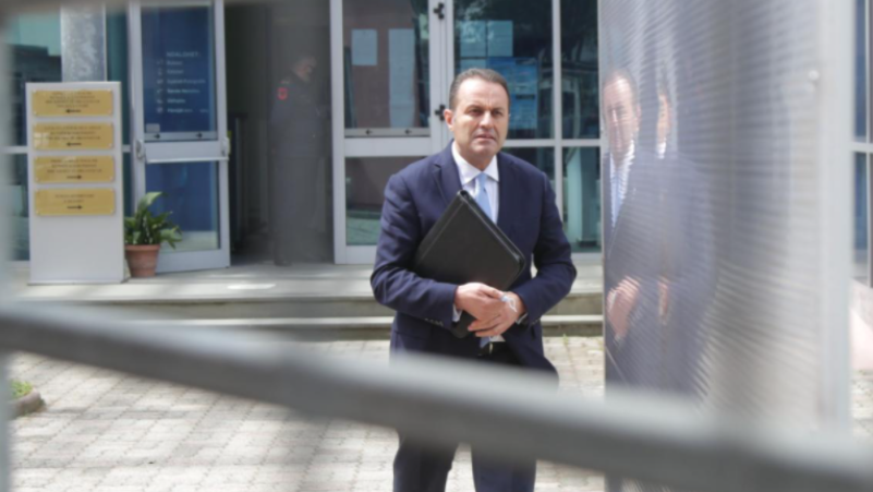Llalla mungoi në seancë/ Gjykata nuk pranon prova, vendimi shtyhet për 22 shtator
