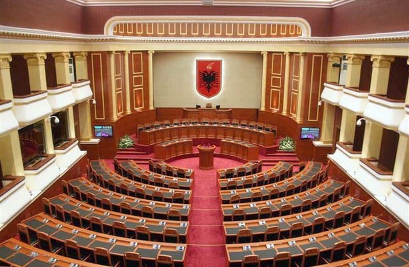 Nis sot debati politik në Kuvend, opozita rikthehet pas 30 muajsh
