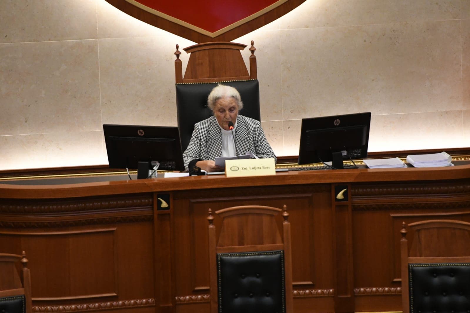   Nis legjislatura e X e Kuvendit të Shqipërisë/ Bozo-deputetëve: Të punojmë pa ngjyra partiake (VIDEO)