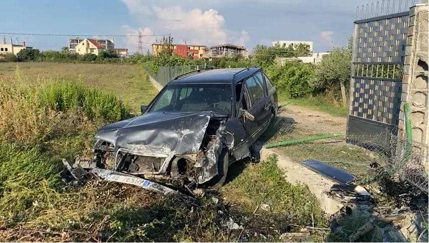 Video/ Makina humb kontrollin dhe përplaset me murin, plagoset drejtuesi