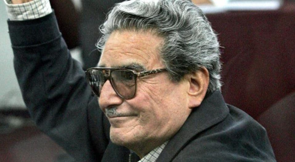 Udhëhoqi grupin që vrau mbi 30,000 njerëz në Peru, vdes në burg Abimael Guzman