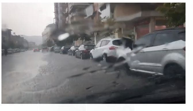 Përmbyten rrugët e Vlorës (VIDEO)