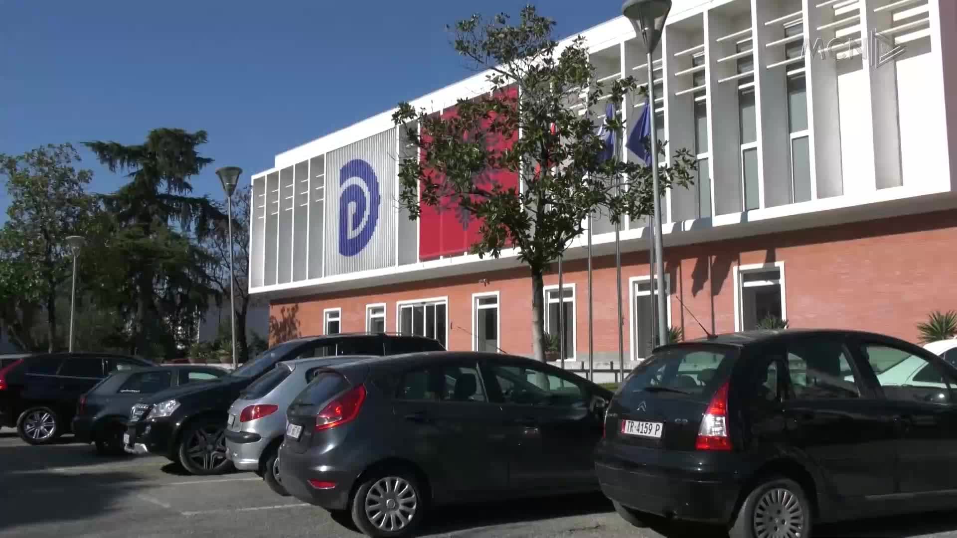 Basha mbledh kryesinë e grupit (VIDEO)