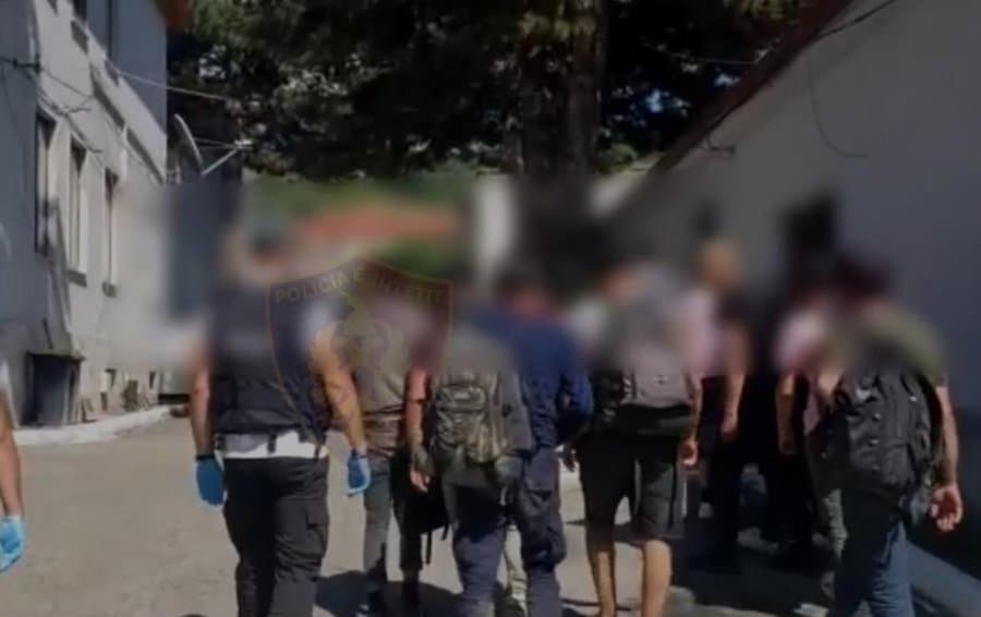 Transportonte emigrantë të paligjshëm, arrestohet 27-vjeçari në Rubik