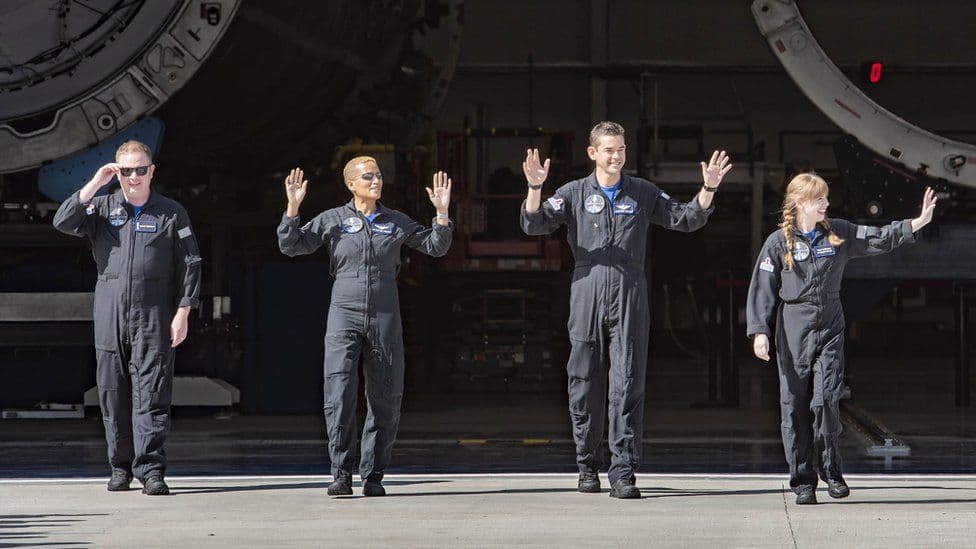 Nis udhëtimi në hapësirë i 4 ‘astronautëve’ amatorë