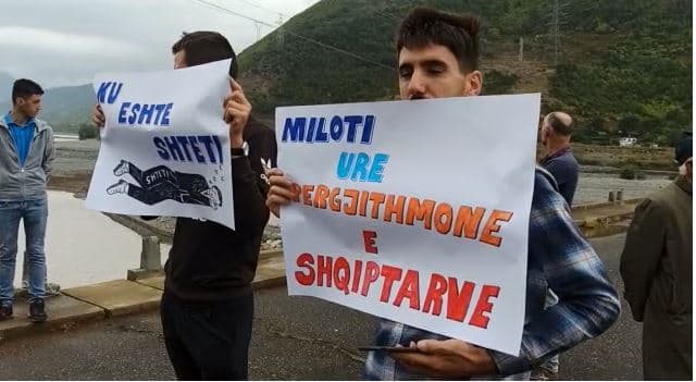 “Ku është shteti”, Ura e Zogut mbi lumin Mat rrezikon shembjen (VIDEO)