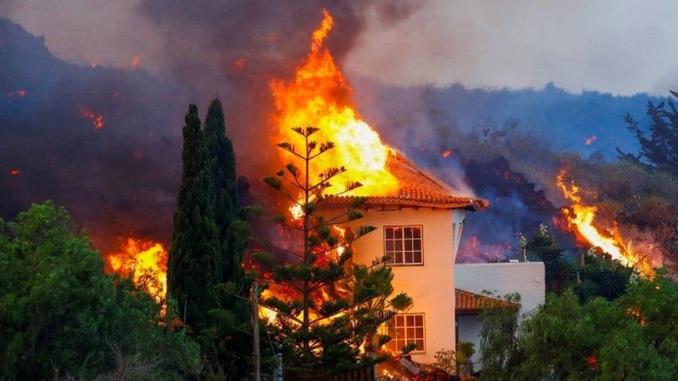 Shpërthimi i vullkanit në ishujt Kanarie, shkatërrohen dhjetëra shtëpi