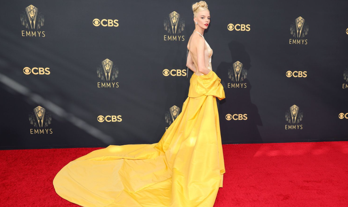 Çfarë veshën yjet e Hollywood në Emmy Awards (FOTO)