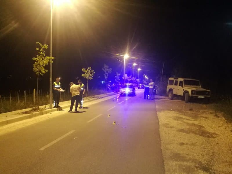 Përplasen dy makina në Kuçovë, plagoset një nga shoferët