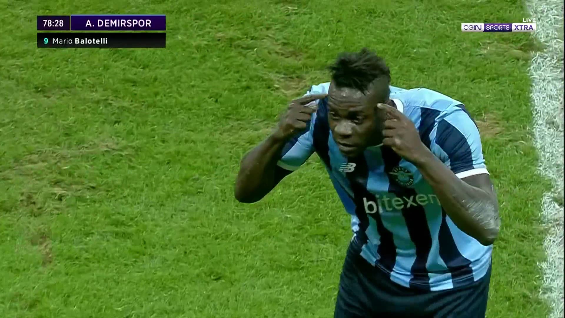 Gol dhe festë ndryshe, Balotelli bëhet protagonist në Turqi (VIDEO)