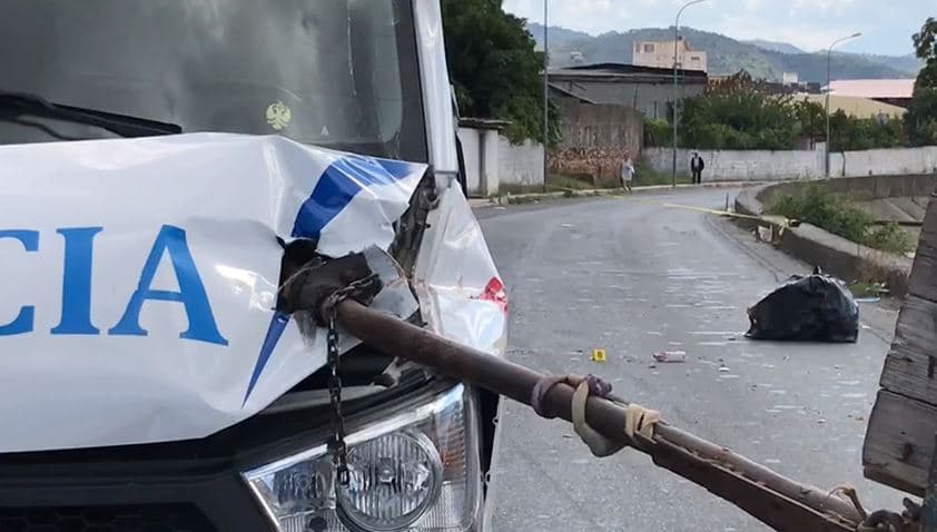 Furgoni i burgut në Elbasan aksidenton qytetarin me karrocë me kalë