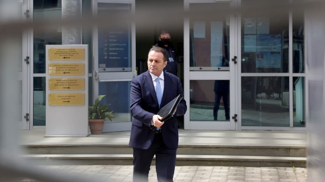 Si u largua nga Shqipëria pa lënë gjurmë në TIMS ish-prokurori Adriatik Llalla