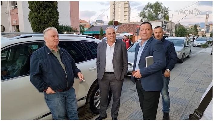 PSD fut në sherr deputetët e PS (VIDEO)