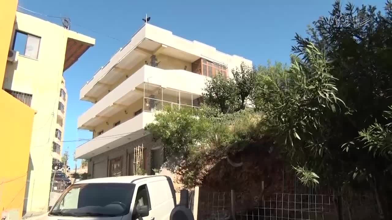 Rindërtimi rrezikon objektin tre katësh (VIDEO)
