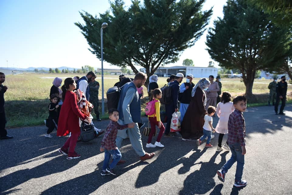 Mbërrijnë 259 shtetas afganë në Shqipëri